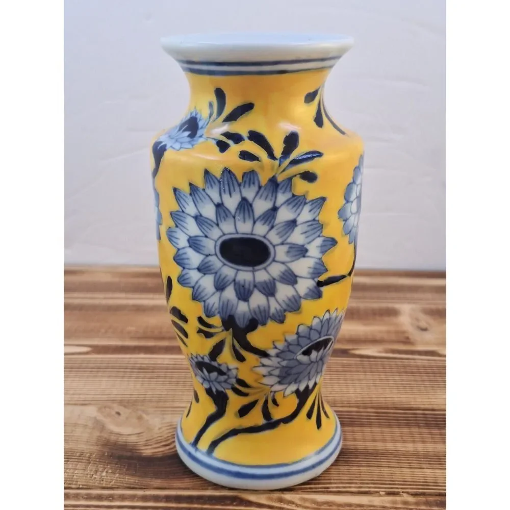 Stunning 1950's famille jaune Yellow Porcelain Vase with‎ Blue Chrysanthemums 6